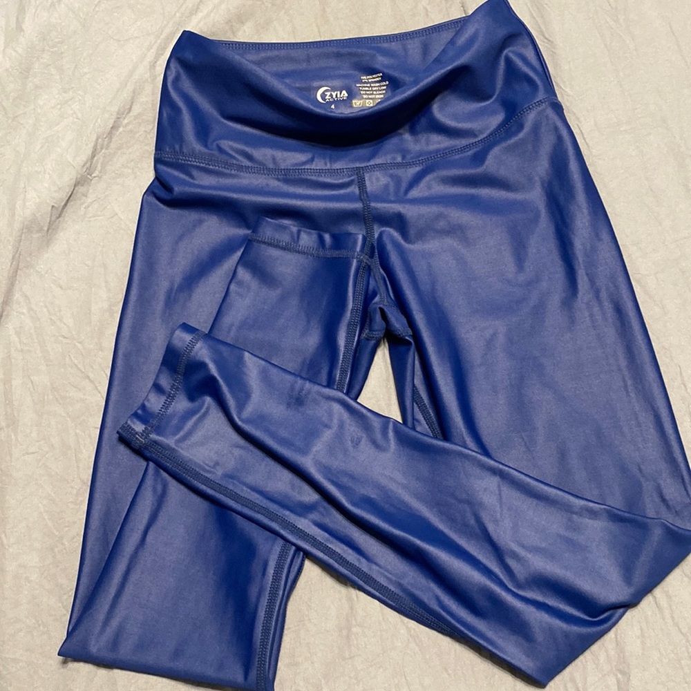 Women’s Zyia active blue metallic faux leather leggings Size 4‎